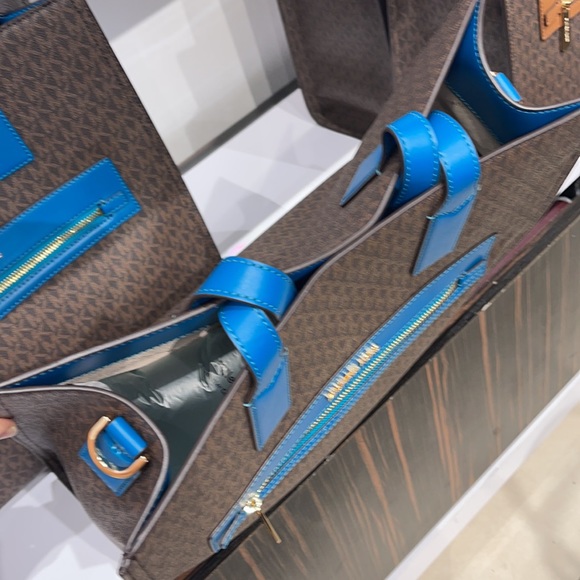 MICHAEL KORS KENLY LARGE NS GRAPHIC LOGO TOTE SATCHEL SHOULDER BAG
MK SIGNATURE - Picture 3 of 16